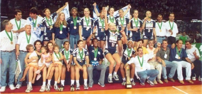 MRV/Minas campeão da Superliga Feminina em 2001/2002