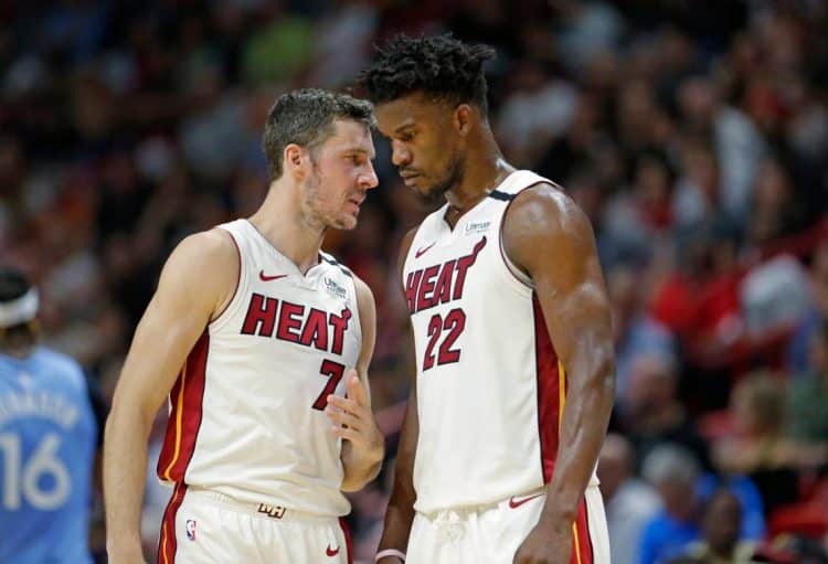 Goran Dragic e Jimmy Butler em ação pelo Miami Heat