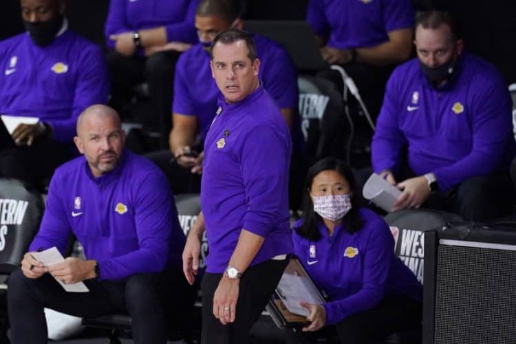 Frank Vogel durante partida do Lakers na "Bolha" da NBA 2020