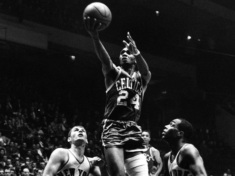 Sam Jones durante jogo do Boston Celtics