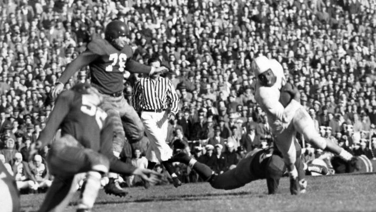 Wally Triplett recebeu uma bolsa da PSU