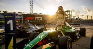 Jamie Chadwick vence penúltima corrida da W Series e se aproxima do título