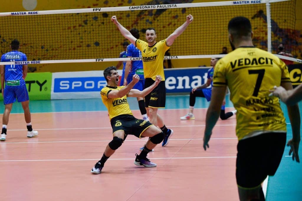 Franco decide, Guarulhos surpreende e abre vantagem sobre o favorito Vôlei Renata na final do Paulista Masculino