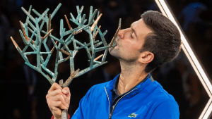 Djokovic vence Medvedev em final e conquista seu 6º título de Paris