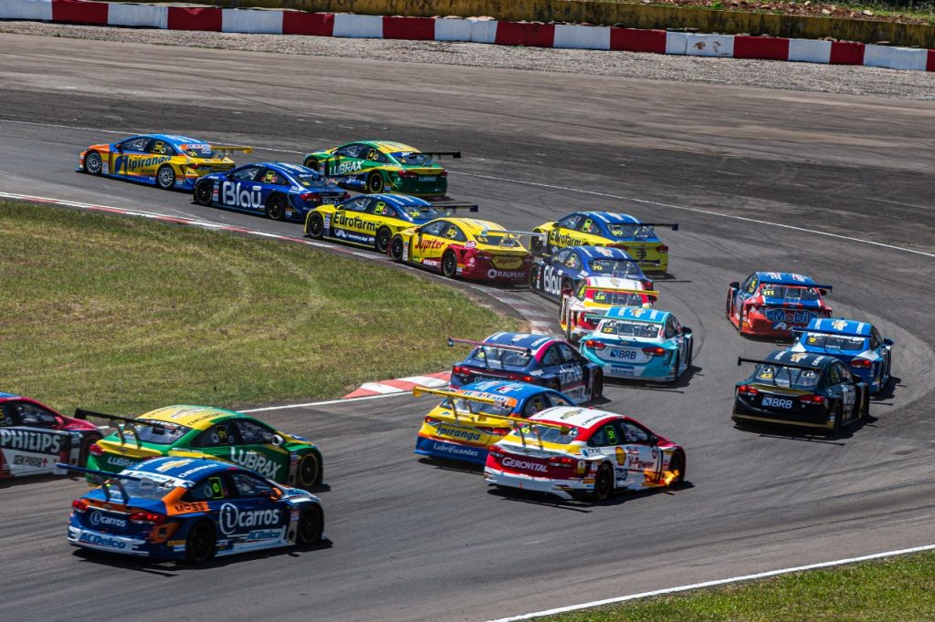 Thiago Camilo e Ricardo Maurício vencem a 11ª etapa da Stock Car
