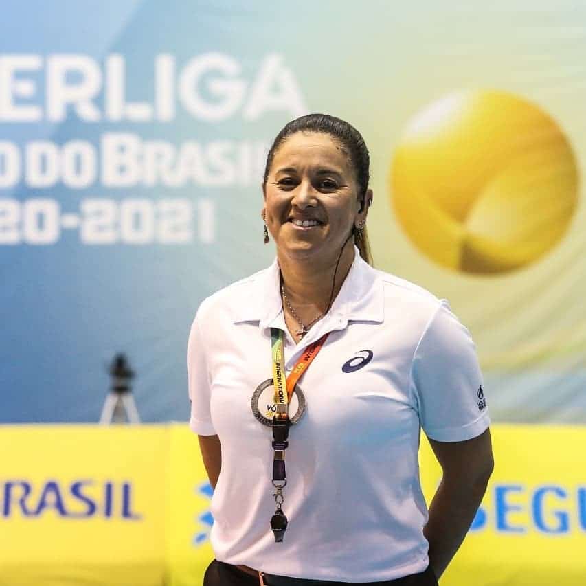 Débora Santos fala sobre as imposição contratuais sofrida pelos árbitros