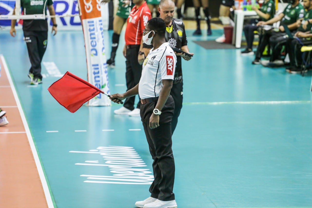 Arbitro em atuação na Superliga