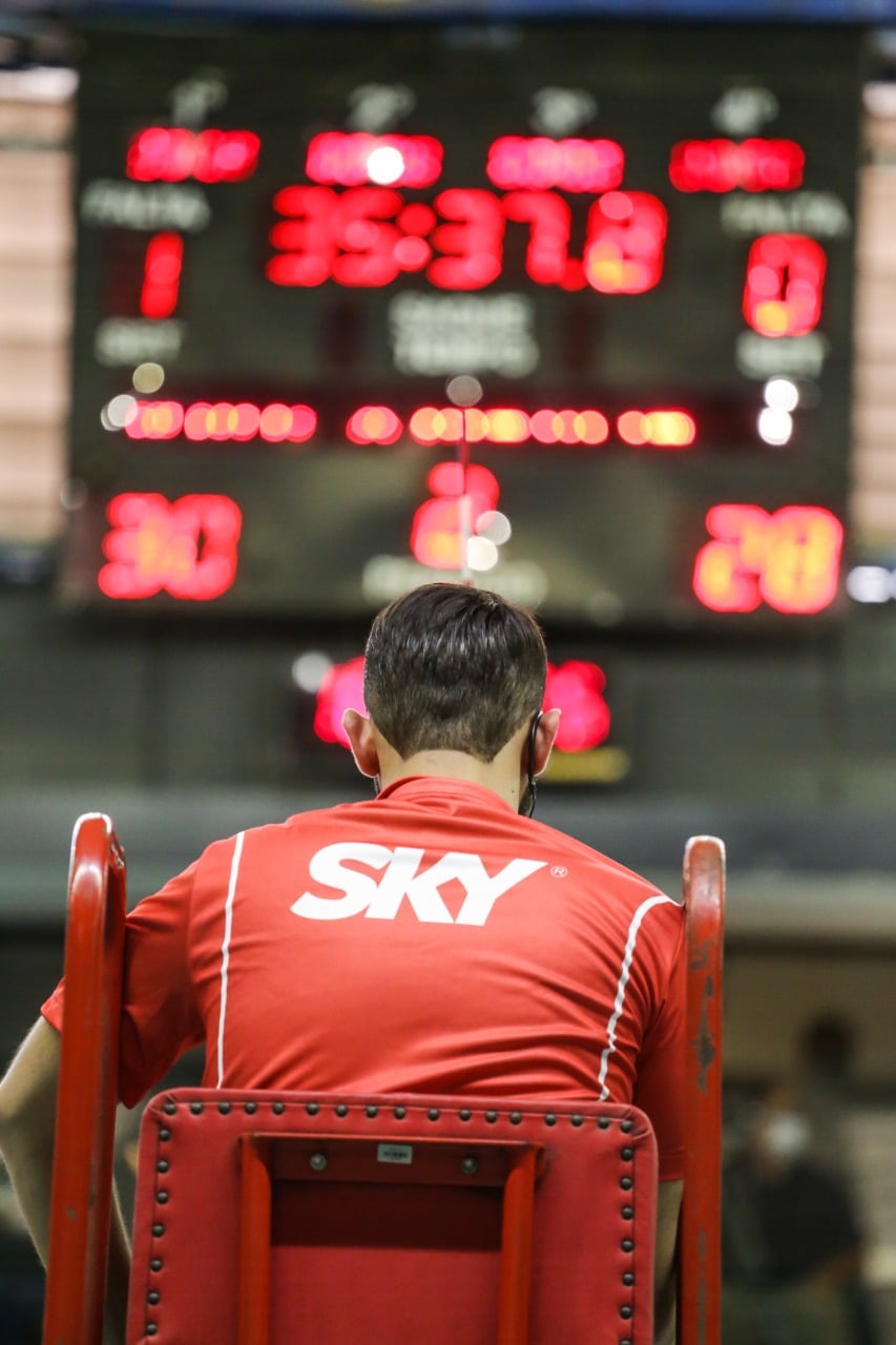 Árbitro em atuação na Superliga