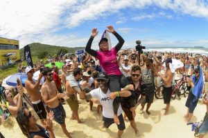 Sophia Medina avança para as quartas de final em Saquarema