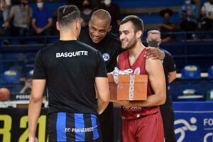 Felipe Ruivo é homenageado pelo Pinheiros, seu ex-clube, antes de duelo contra o Paulistano