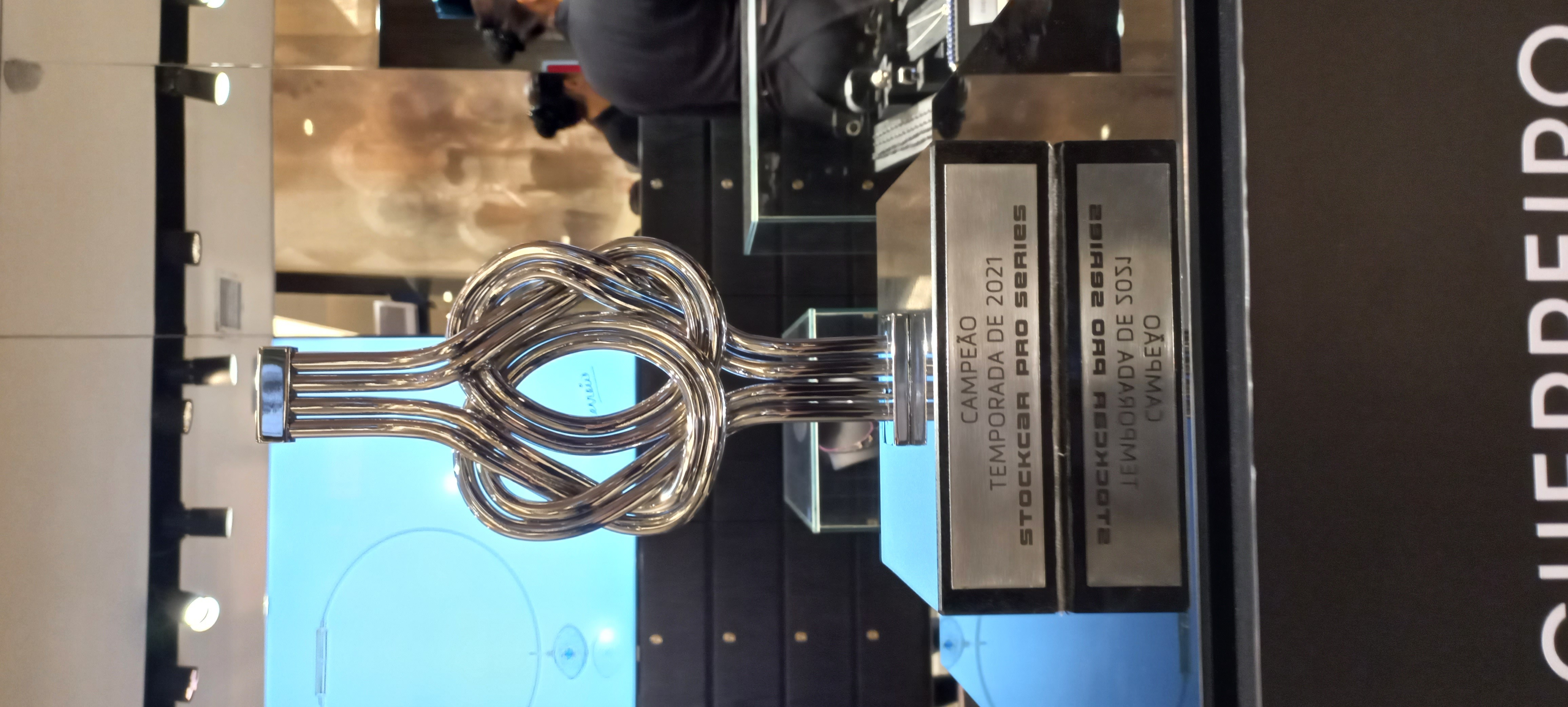 Troféu de campeão da Stock Car é apresentado em São Paulo