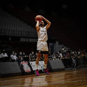 Figueiredo representa o Corinthians como líder de assistências