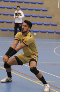 América-MG anuncia a contratação do ponteiro Léo Aleksander