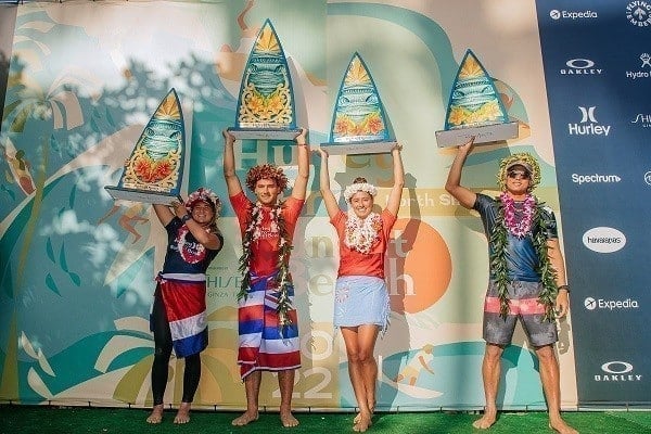Barron Mamiya e Brisa Hennessy vencem a 2ª etapa do Mundial de Surfe em Sunset, no Havaí