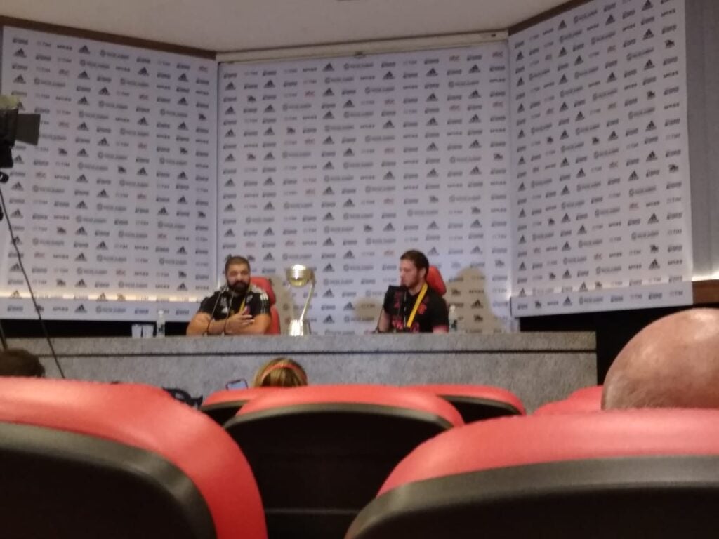 Olivinha fala da idolatria da torcida