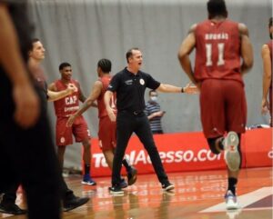 Anderson recebe elogios de Dema após quase anotar um duplo-duplo: “Atleticamente diferenciado”