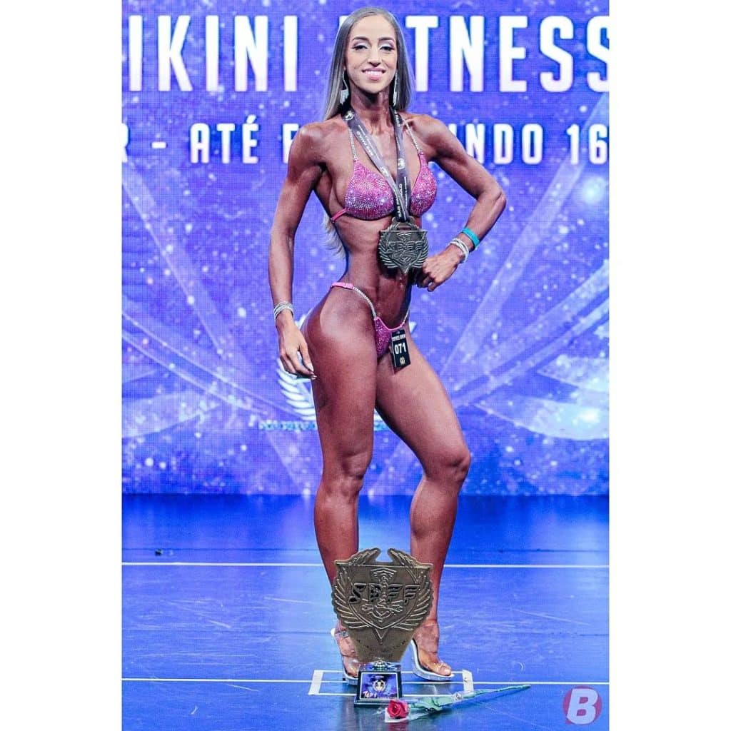 Luana Munhoz é campeã da categoria Bikini até 1,68 cm e conquista Overall