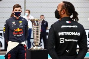 Lewis Hamilton faz críticas a Max Verstappen em documentário