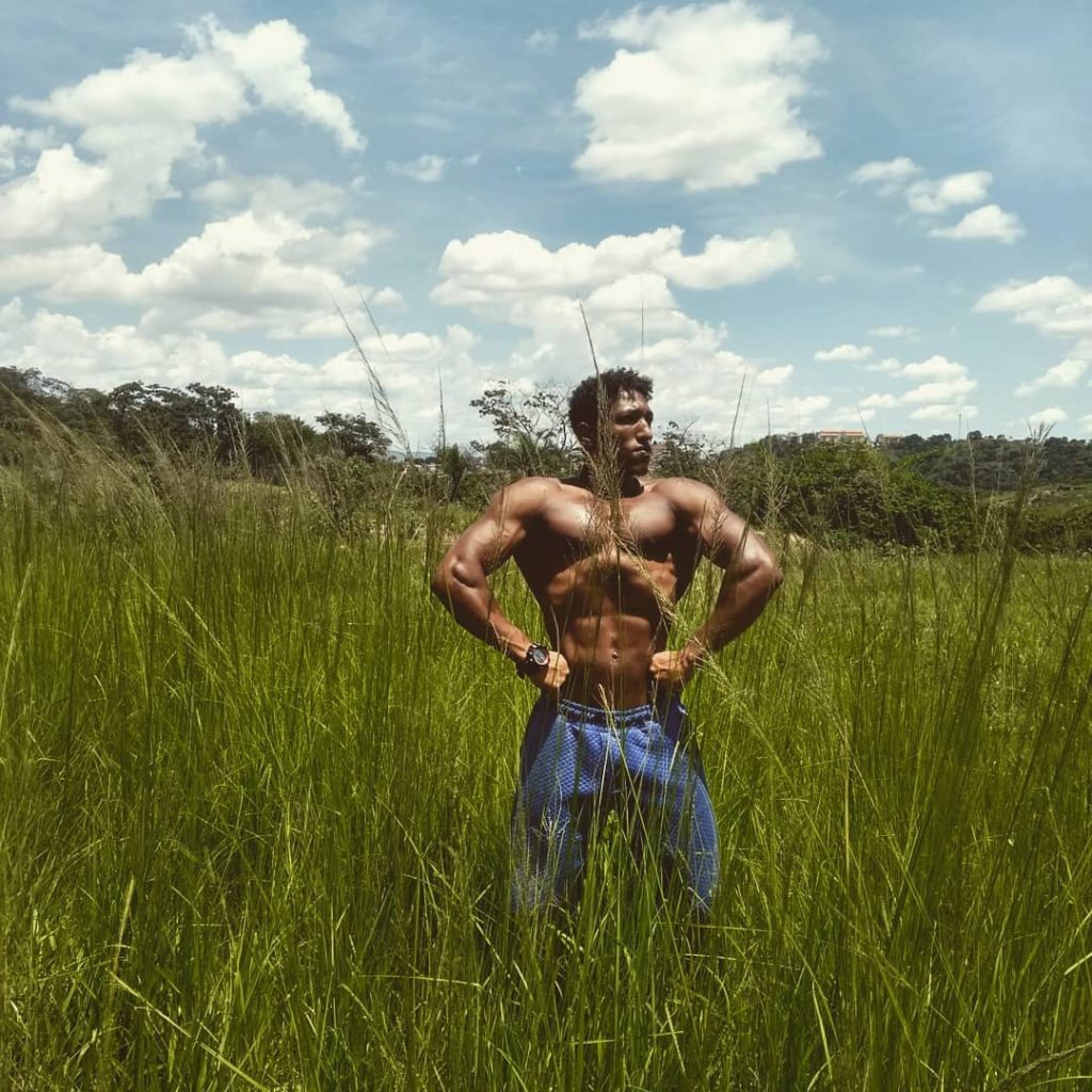 Elias Rocha - De vendedor de balas no farol para o fisiculturismo