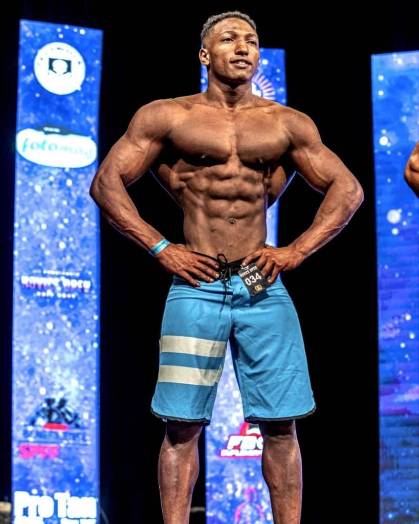 Elias Rocha - De vendedor de balas no farol para o fisiculturismo