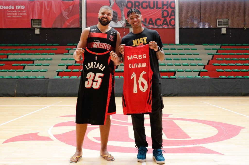 Jogador da NBA visita Flamengo