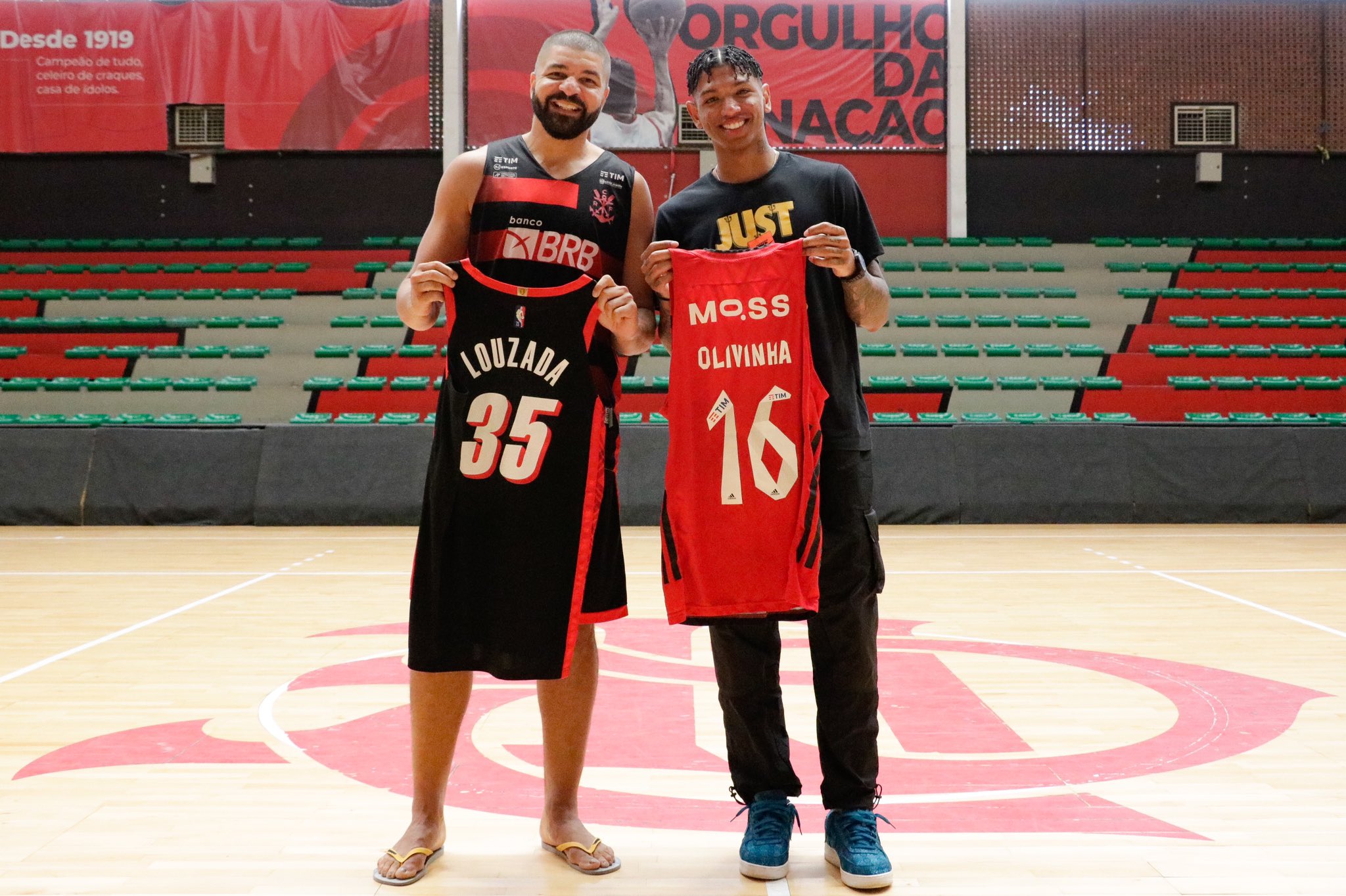Jogador da NBA visita Flamengo
