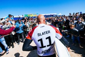 Kelly Slater pode ficar de fora das etapas na Austrália, após testar positivo para Covid-19