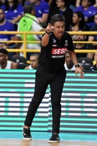 Franca vence Flamengo e é campeão do NBB pela 1ª vez na história 