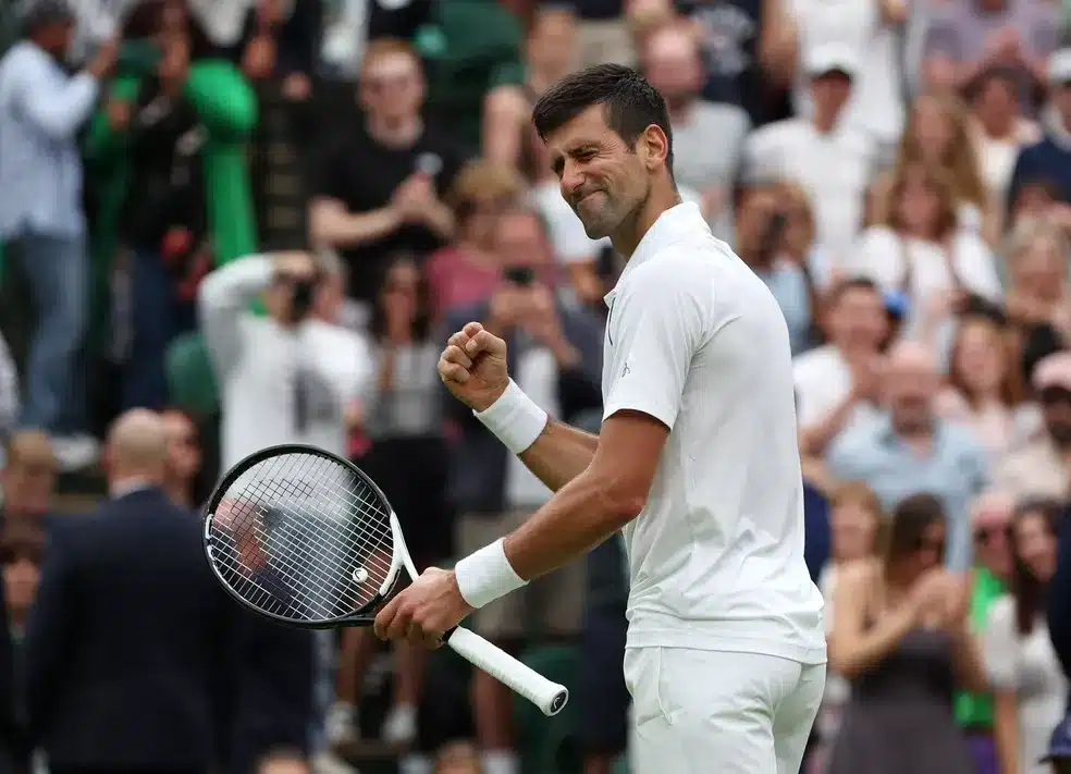 Djokovic vira para cima de Sinner e está na semifinal de Wimbledon