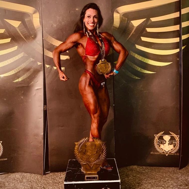 Simone Bazaglia é campeã da categoria Figure do Miss e Mister 2022