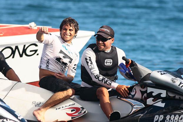 Surfe histórias: Bruno Santos e a conquista na praia dos crânios quebrados
