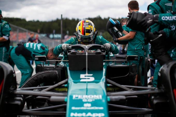 Aston Martin deverá definir futuro de Vettel após pausa de verão