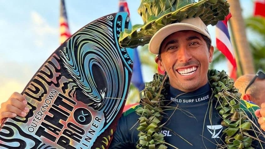 Miguel Pupo dá show e vence a etapa de Teahupo’o