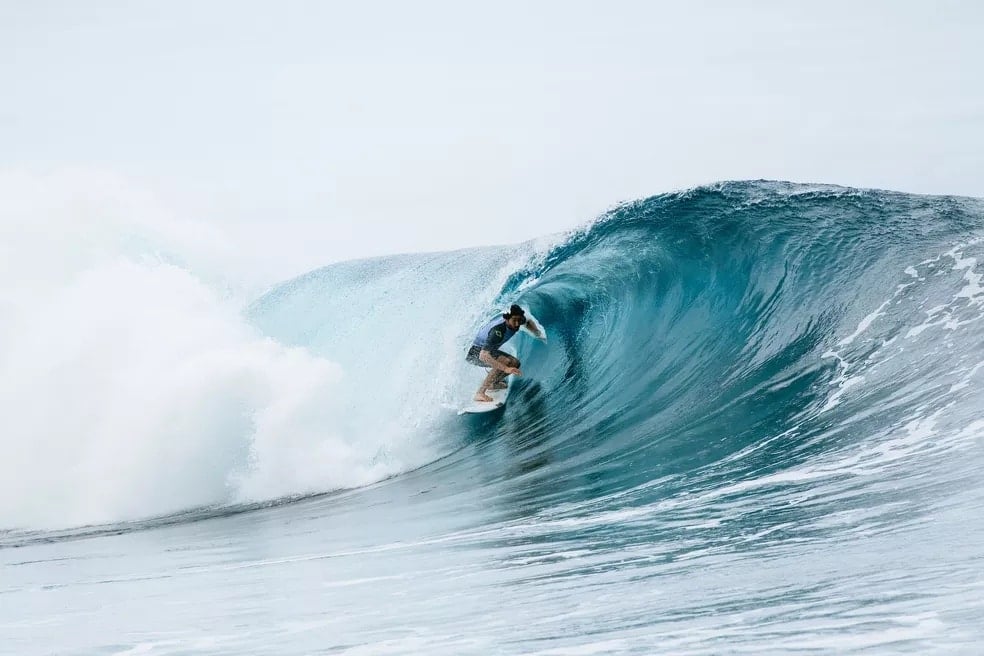 Terceiro dia da WSL em Teahupo’o tem brasileiro garantido nas finais