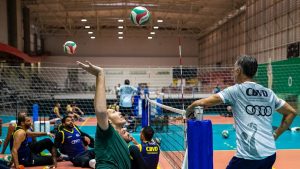 Ele chegou! Ninão, homem mais alto do Brasil, estreia no vôlei sentado
