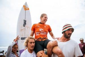 Stephanie Gilmore é campeã da WSL em 2022