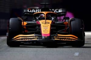 Com abandonos das Alpines, McLaren assume a 4ª posição
