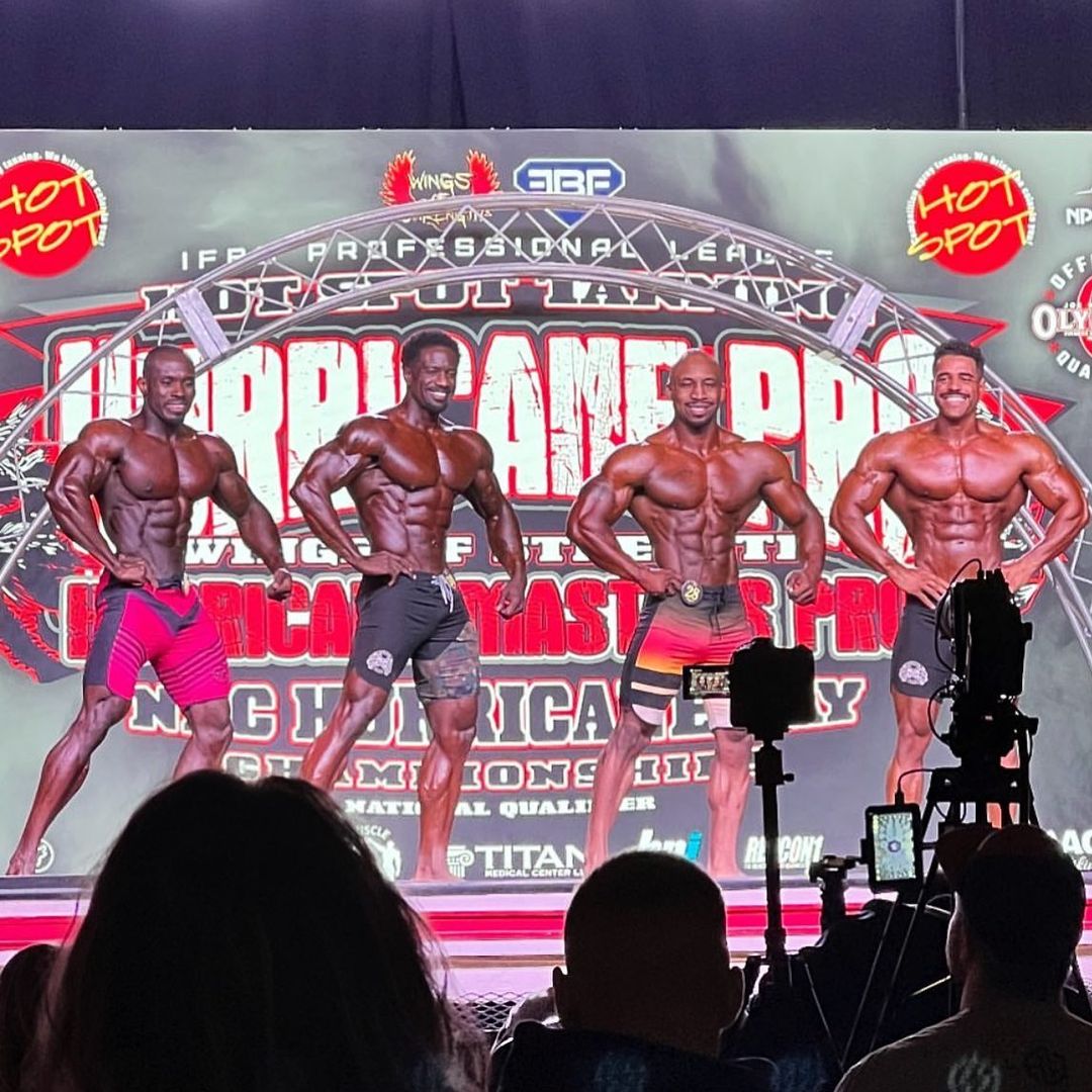 Men’s Physique Hurricane Pro 2022 – King George conquista top 1