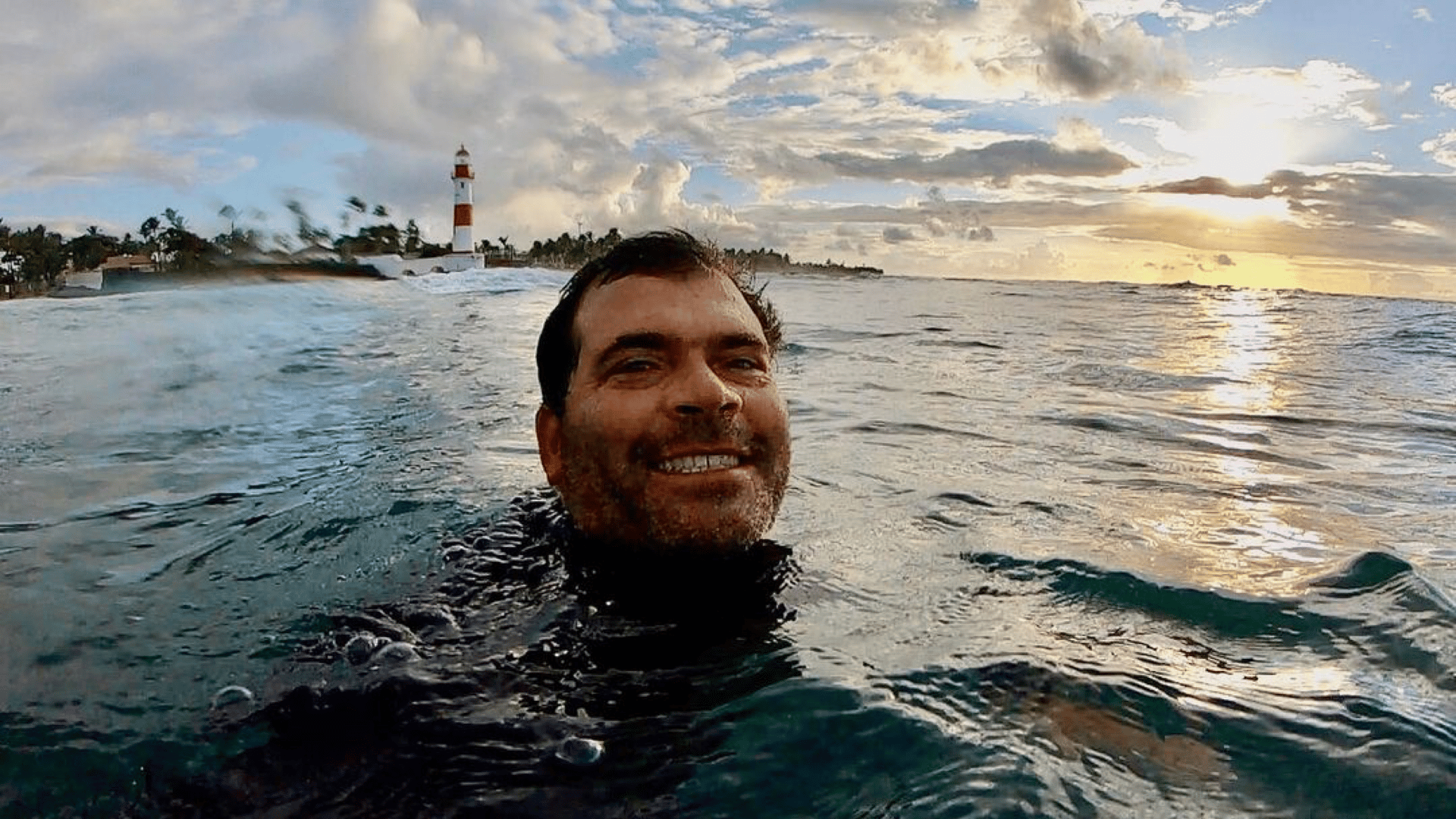 Márcio Freire pioneiro nas grandes ondas morre em Nazaré