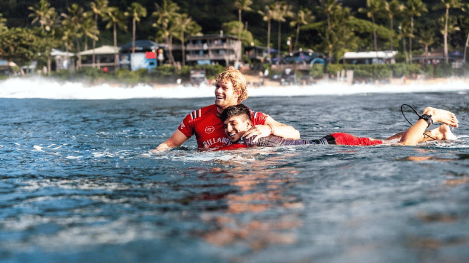 Medina e John John Florence caem na mesma bateria e reacendem rivalidade em Pipeline