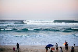 Maldição do corte? Saquarema tem altas ondas após fim do evento da WSL