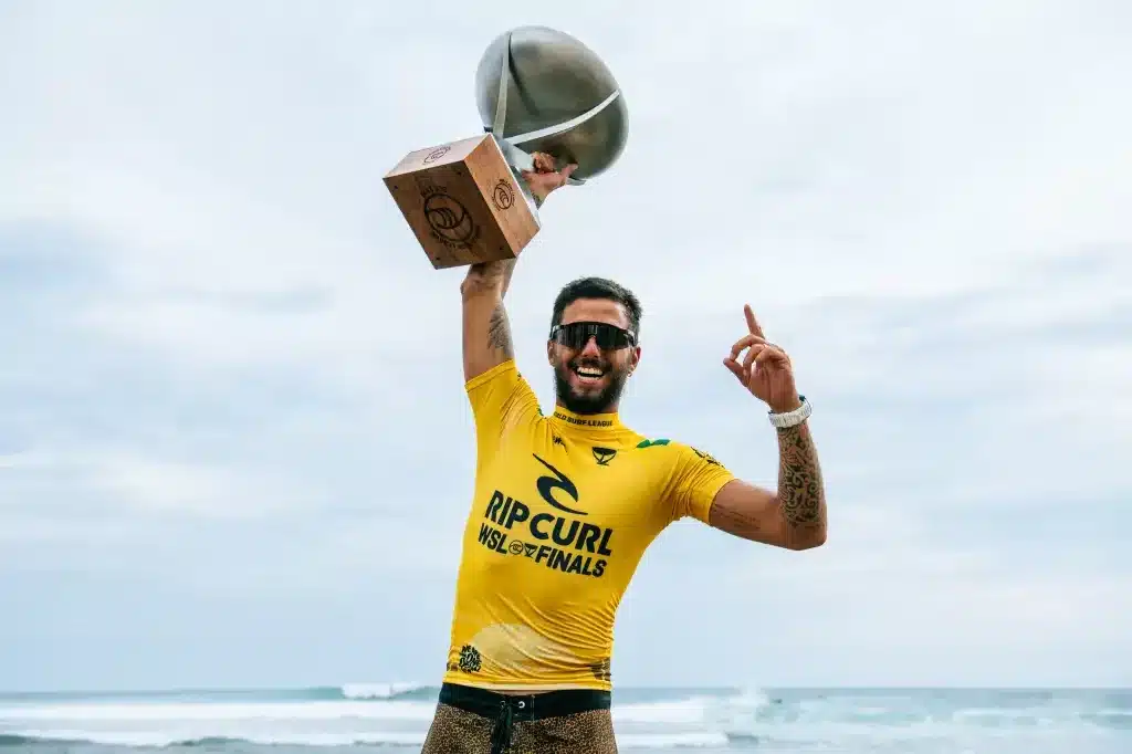 Filipe Toledo: Campeão Mundial terá estátua feita em sua homenagem