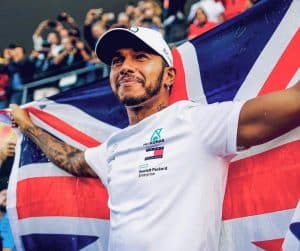 Lewis Hamilton tem interesse em comprar gigante da Premier League