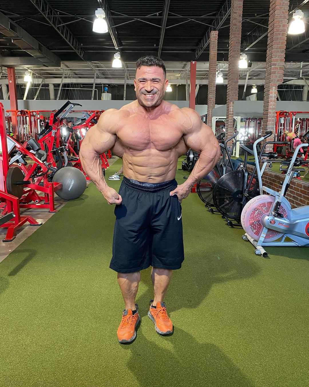 Kamal Elgargni promete ser campeão do Arnold Classic 2023
