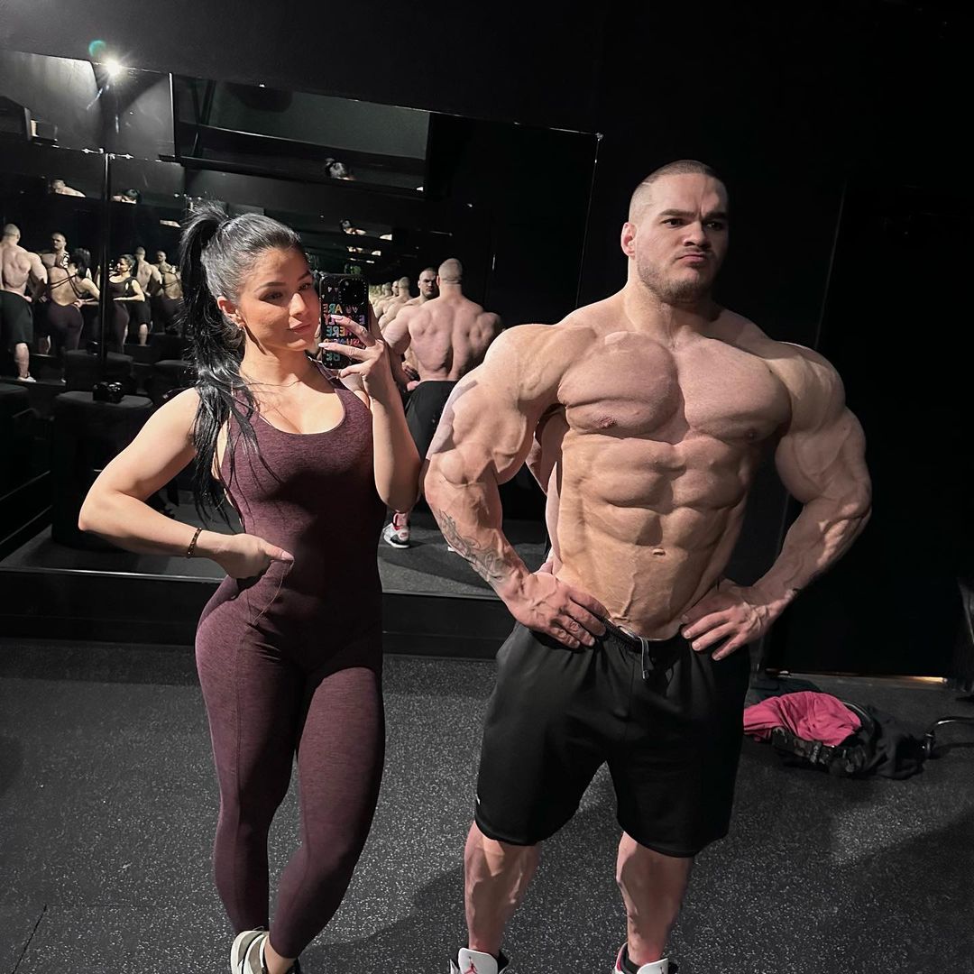 Nick Walker mostra superiores condicionados há 4 semanas do Arnold