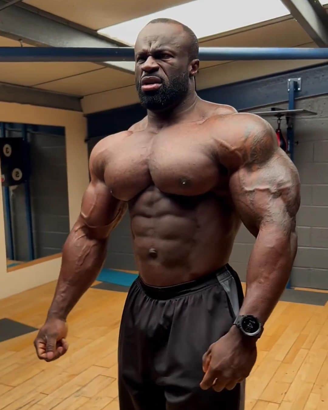 Samson Dauda revela físico faltando 4 semanas para o Arnold Ohio 2023