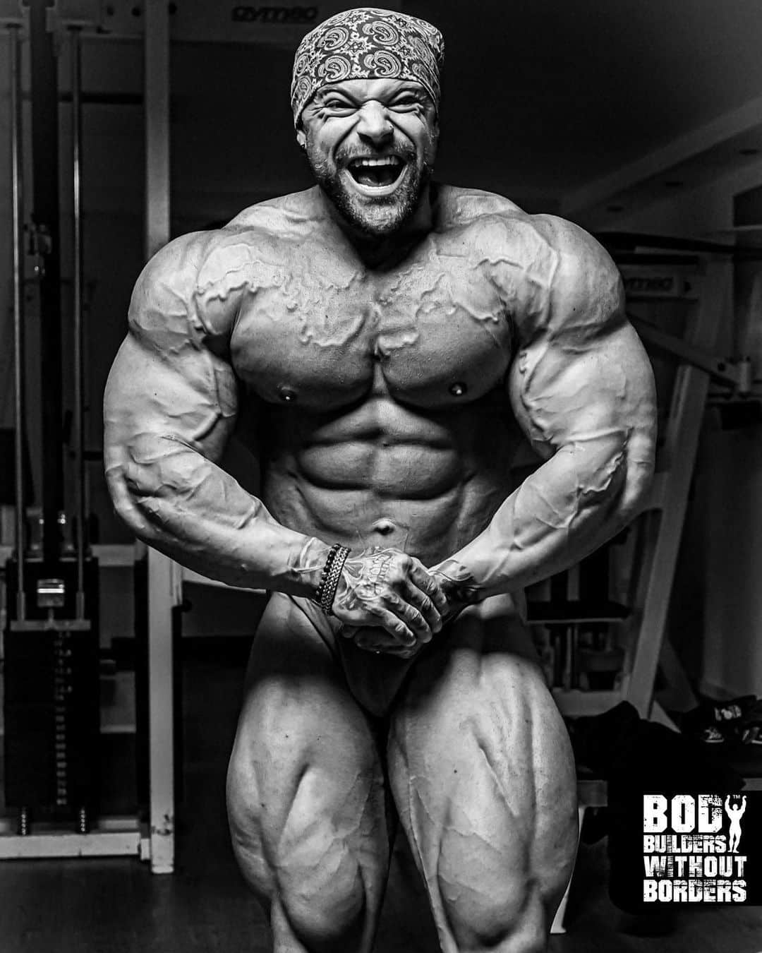 Mike Sommerfeld mostra físico faltando um mês para competir