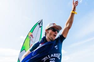 Jack Robinson e Carissa Moore levam a melhor em Pipeline e vencem etapa