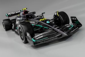 Mercedes apresenta W14 e aposta na volta do preto na Fórmula 1