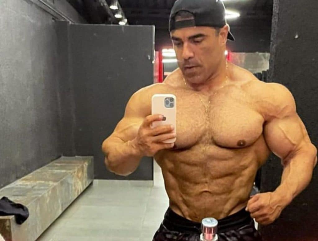 Eduardo Corrêa mostra físico em bulking de forma inédita